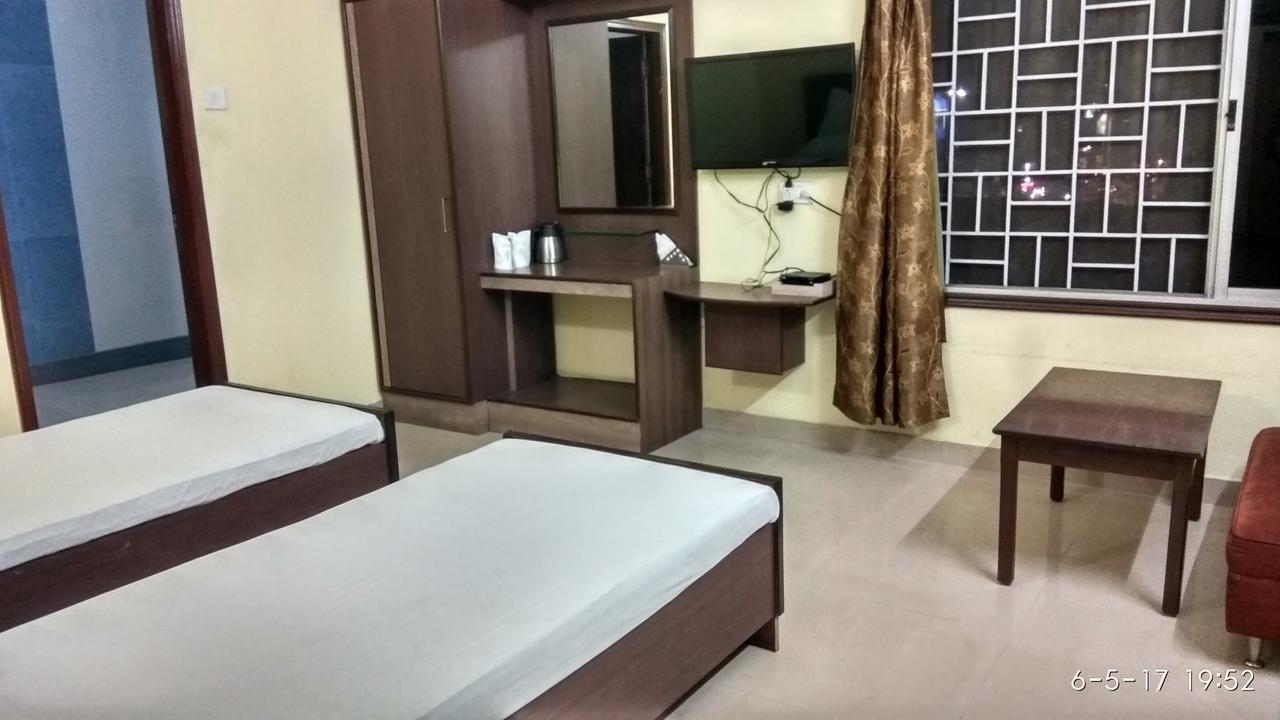 Hotel Varsa Dibrugarh Luaran gambar