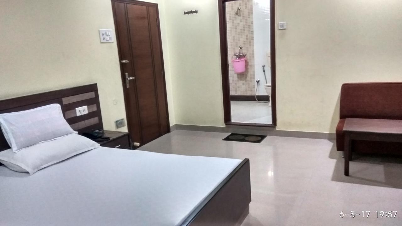 Hotel Varsa Dibrugarh Luaran gambar